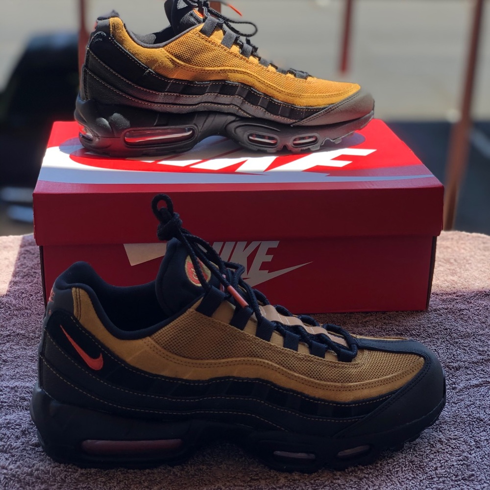 Mens Nike Air Max 95 Essential Black/Cosmic Clay